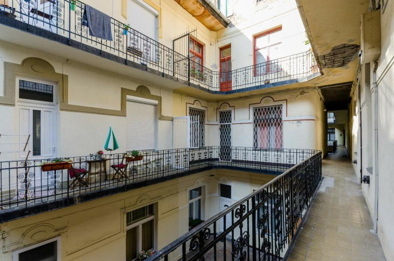 Quiet Cozy Apartment In Party Street E1 Budapeste Exterior foto